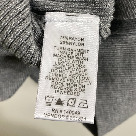 NEW Gray Knit Long Sleeve Sweater - Picture 5 of 5